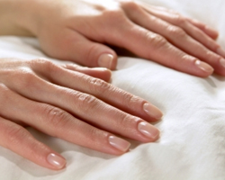 Hігті на пальцях руки ростуть приблизно в 4 рази швидше, ніж на ногах.